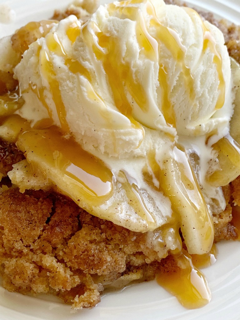 Snickerdoodle Apple Cobbler | Apple Dessert Recipe | Apple Recipes | Apple Cobbler with a sweet snickerdoodle cookie topping! Warm granny smith apples with cinnamon and sugar, topped with an easy snickerdoodle cookie topping. Serve with vanilla ice cream for the best apple cobbler ever. #applerecipes #appledessertrecipes #dessert #applecobbler #recipeoftheday #fallbaking