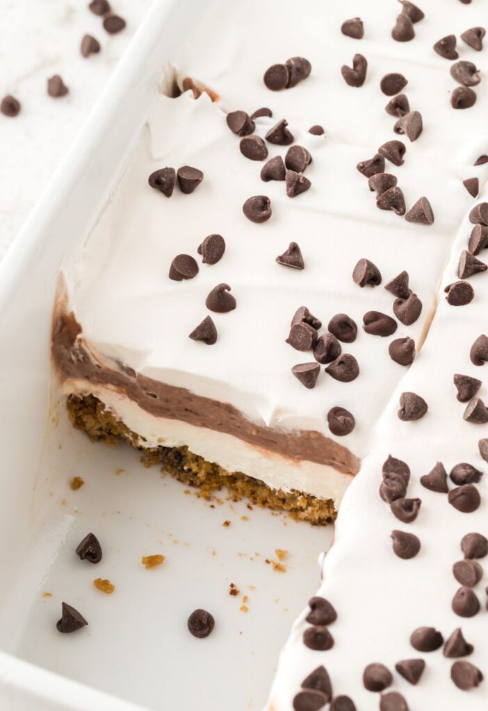 Side view of the inside layers of the lush dessert.