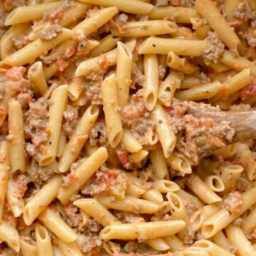 Creamy Tomato Beef Pasta is a 30 minute dinner recipe that the entire family will love! Pasta noodles covered in a creamy tomato ground beef meat sauce. Simple and easy to make.