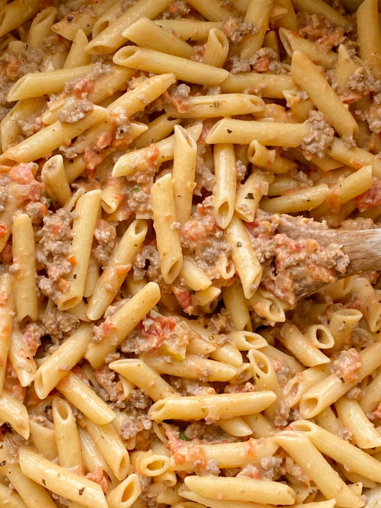 Creamy Tomato Beef Pasta is a 30 minute dinner recipe that the entire family will love! Pasta noodles covered in a creamy tomato ground beef meat sauce. Simple and easy to make.