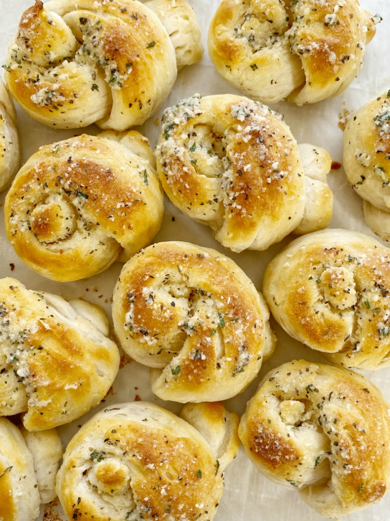 Easy Parmesan Garlic Knots