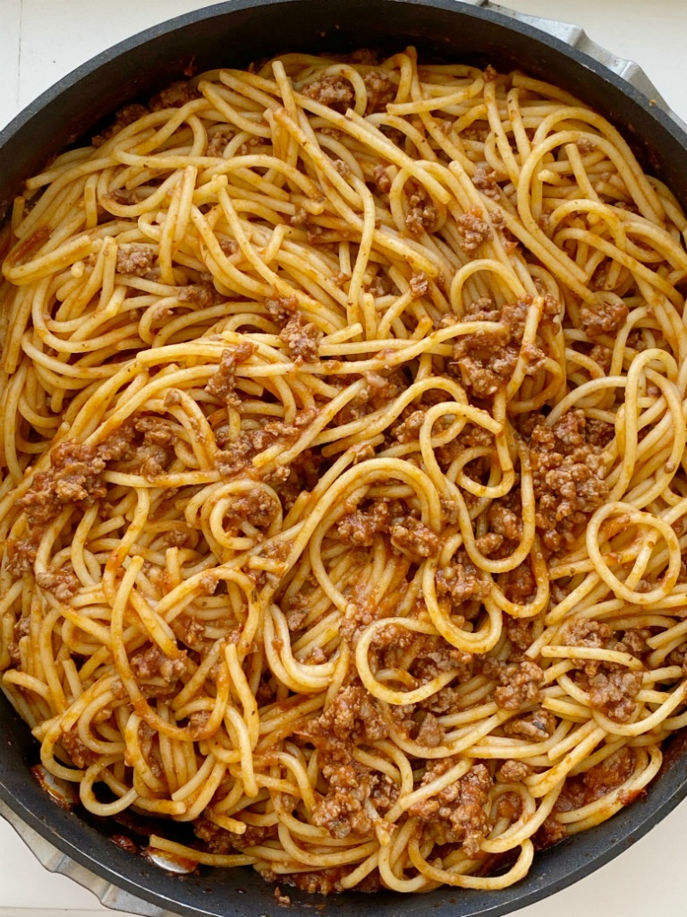 This easy Homemade Spaghetti Sauce Recipe with a homemade ground beef spaghetti sauce and spaghetti noodles. Delicious, kid-friendly dinner recipe that is a tried & true favorite. 