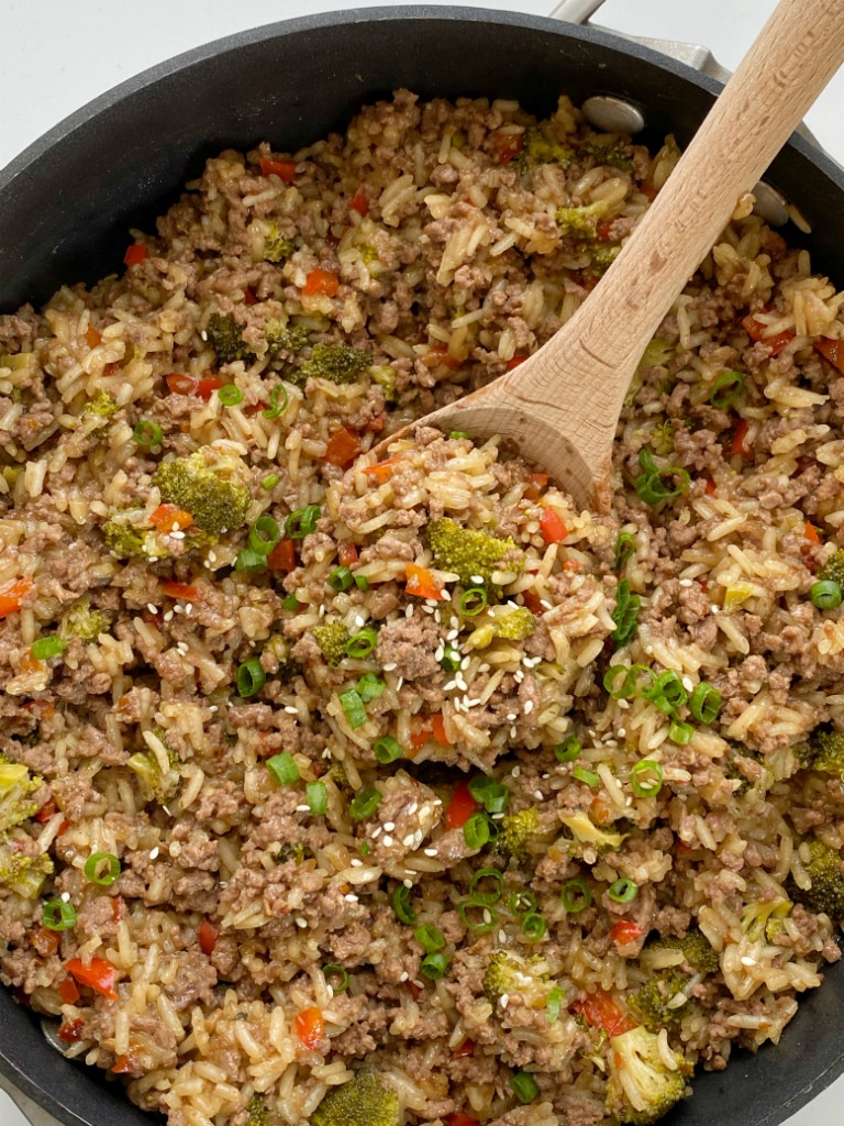 One Pot Teriyaki Beef and Rice is a simple, 30 minute dinner recipe. Ground beef, onion, broccoli, red pepper, and Jasmine rice simmer in garlic seasoned beef broth & teriyaki sauce. 