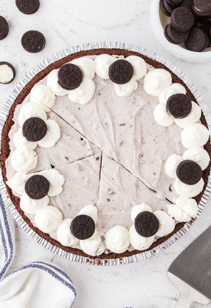 A pudding pie cut into slices with Oreo cookies on top.