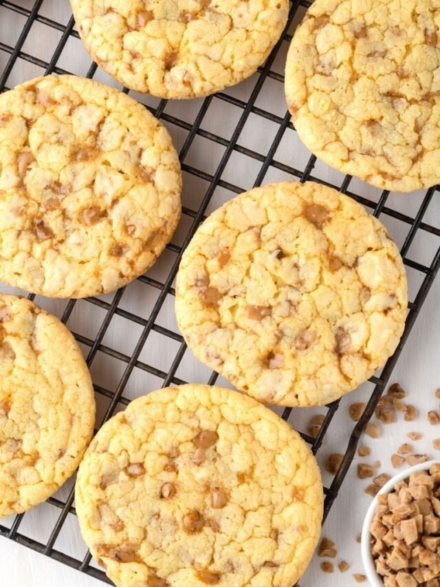 Toffee Cake Mix Cookies Together as Family