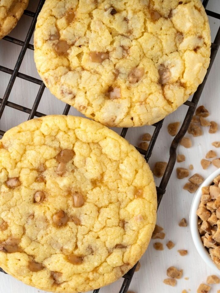 Toffee Cake Mix Cookies Together as Family