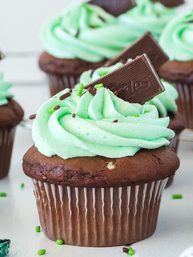 Mint Chocolate Cupcakes (Mint Buttercream Frosting)
