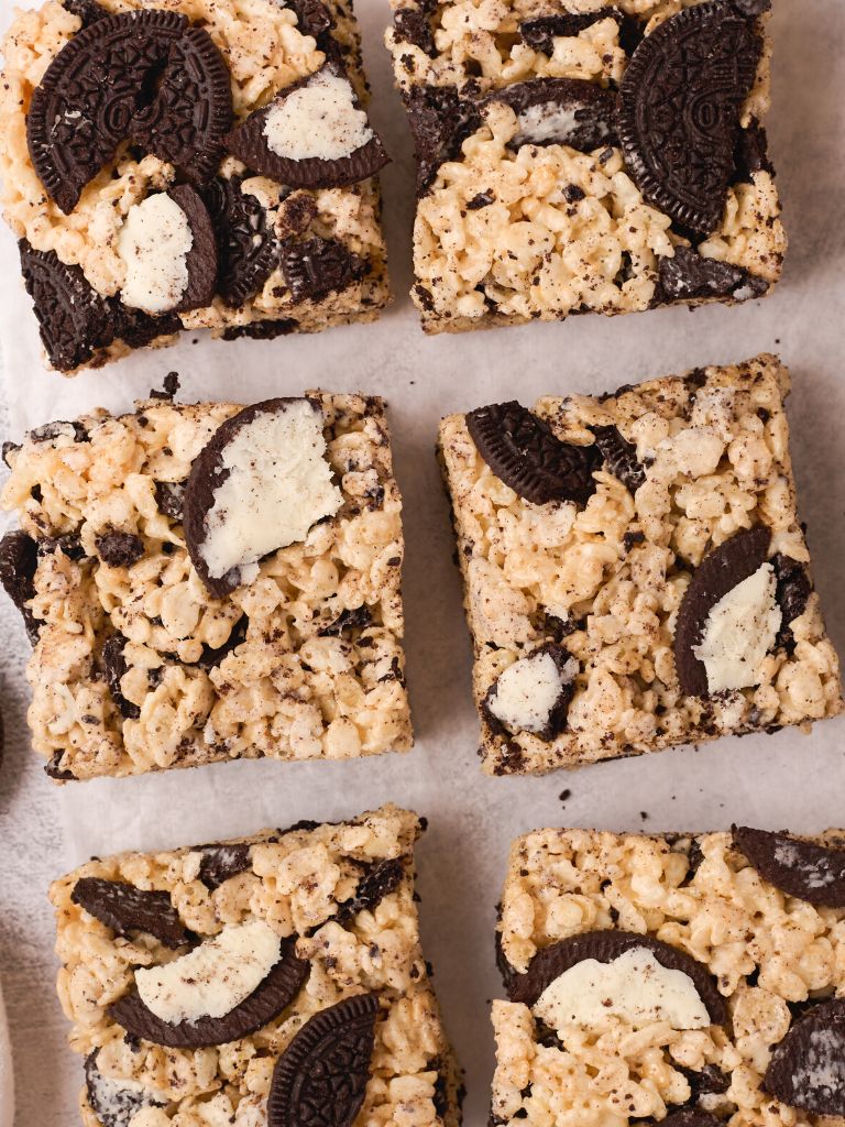 Close up picture of squares of Krispie treats.