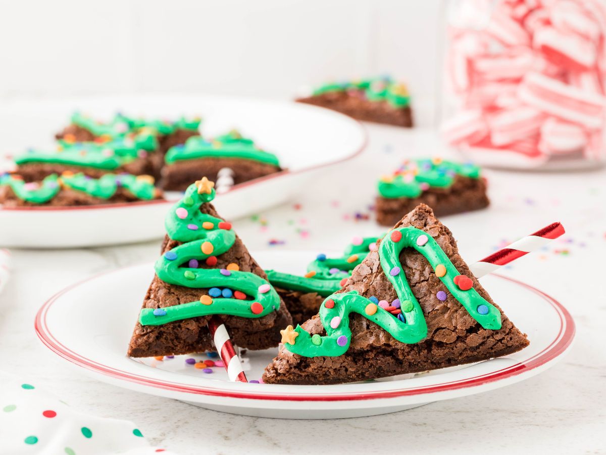 How to make Christmas tree brownies with step by step process photos. 