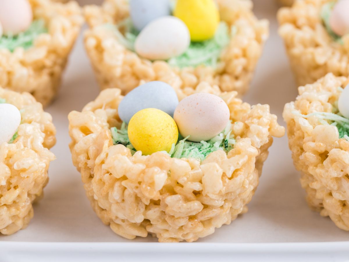 Step by step picture directions for how to make this easter egg nests recipe. 