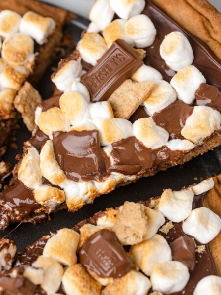 Close up of a slice of this cookie pizza