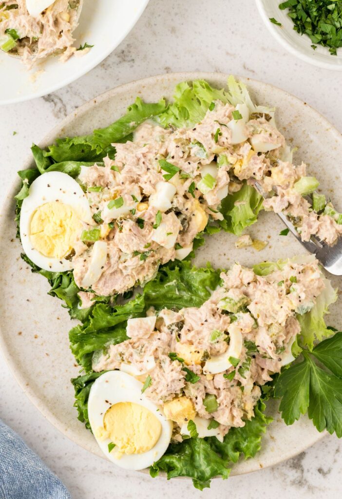 Lettuce wraps with tuna and egg salad mixture inside of them. 