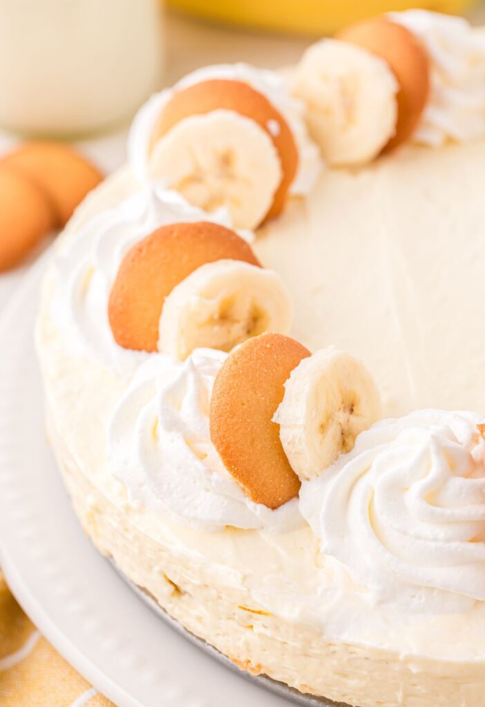 Side view of the decorated banana cheesecake. 