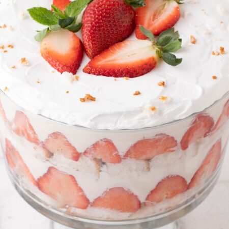 A hero shot of the strawberry dessert in a glass bowl