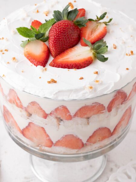 A hero shot of the strawberry dessert in a glass bowl