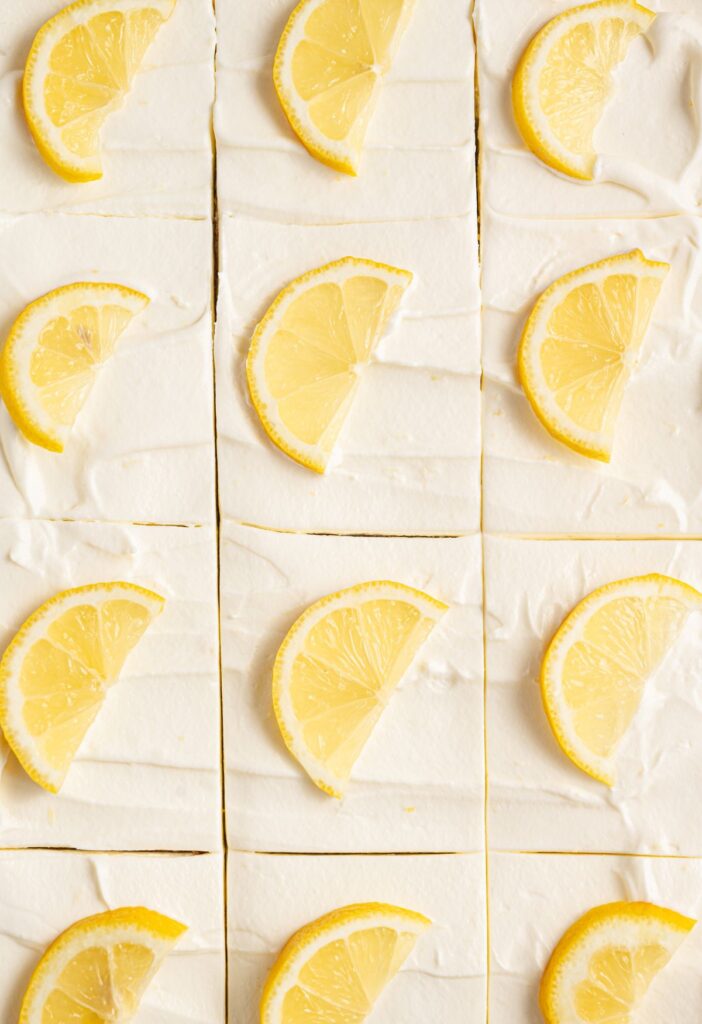 Overhead pic of the top of the icebox cake with fresh lemon slices on top. 