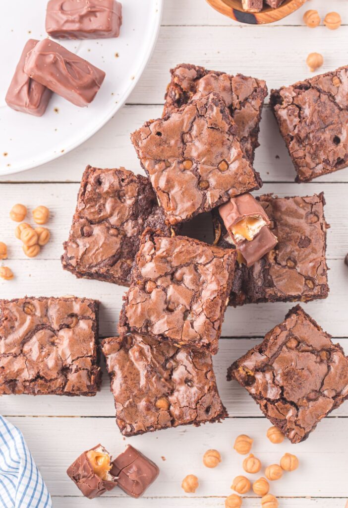 Overhead pic of the snickers brownies