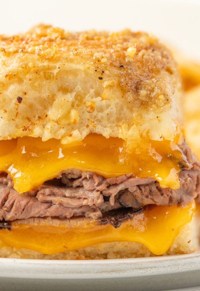 Cheesy roast beef siders 