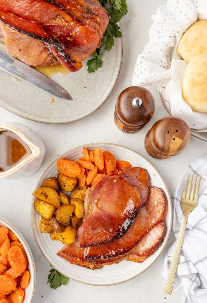Serving plate of ham and the serving platter of ham