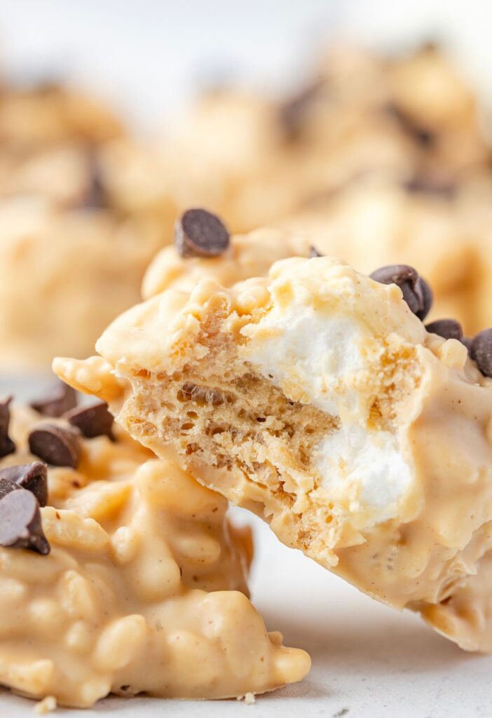 Two cookies with a bite taken out of one so you can see the marshmallows