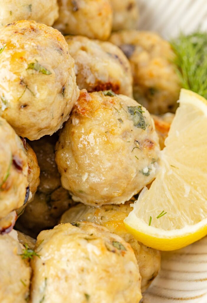 Meatballs with a lemon wedge