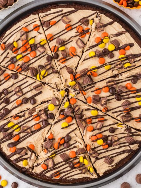 The baked and frosted brownie pizza inside the pizza pan.