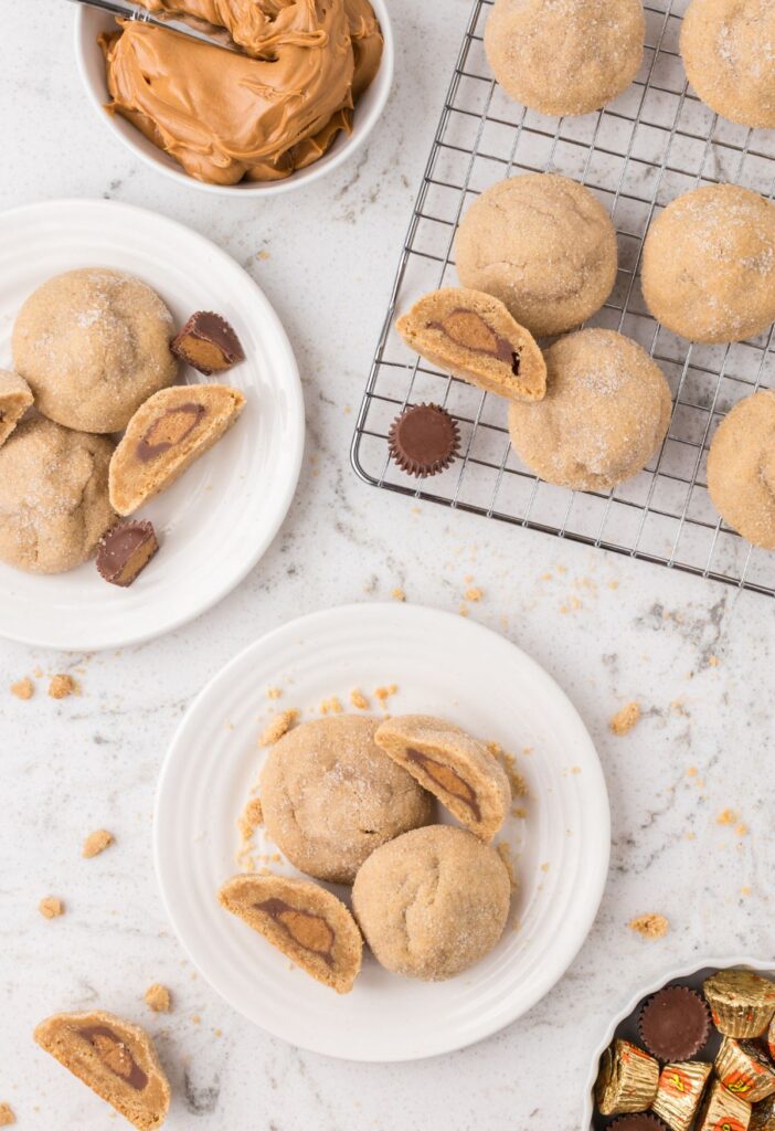Overhead pic of the baked cookies on the cooling rack and on a serving plate.