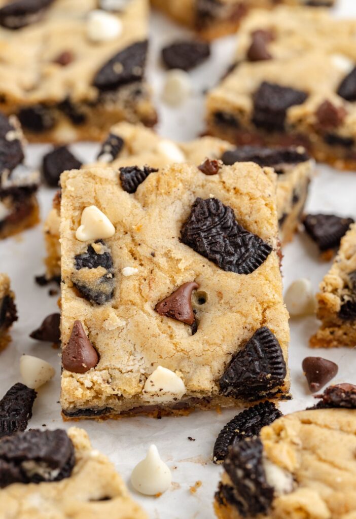 cookie bars with Oreo